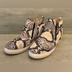 Outwoods‎ Faux Snakeskin Fashion Mid Top Sneaker Black White Size 10 Side Zip GC